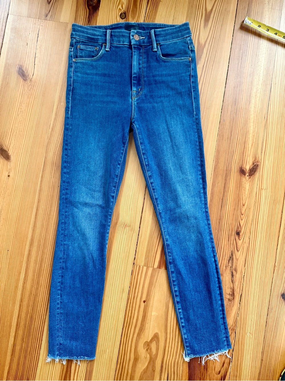 MOTHER High Waisted Looker Ankle Fray Jeans in Big Sky